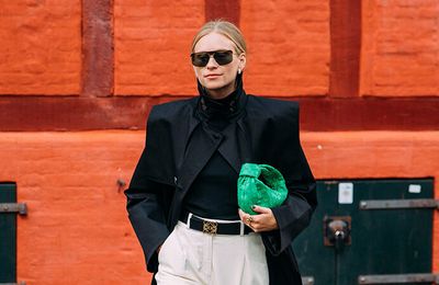 Kaki trở thành cảm hứng thời trang kinh điển của làng mốt