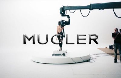 Mugler Thu Đông 2021: Kẻ thống trị màn đêm