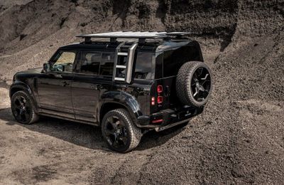 Valiance Tuxedo Black: Bộ Tuxedo cực ngầu cho "quý ông" Land Rover Defender