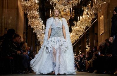 Louis Vuitton Xuân - Hè 2022 với những sáng tạo và đổi mới giữa thực tại và quá khứ