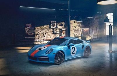 Khám phá chiếc Porsche 911 Turbo S với màu xanh cực độc mới về Việt Nam