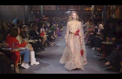 Bộ sưu tập mới cho mùa Xuân Hè 2022 của Valentino
