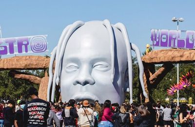 Travis Scott, Drake, Live Nation và Apple Music đối mặt với đơn kiện 750 triệu USD liên quan tới “bi kịch” Astroworld