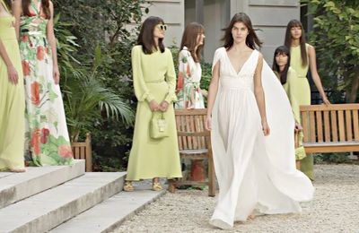 BST Xuân- Hè 2022 từ nhà mốt Elie Saab: Làn gió giản dị tinh tế