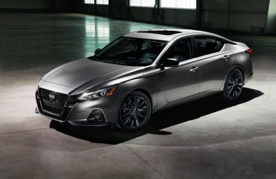 Nissan Altima bổ sung thêm phiên bản Midnight Edition 2022 có gì "chất"?