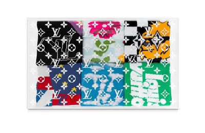 Louis Vuitton ra mắt bộ tất "LV Archives" có giá … 45 triệu VNĐ