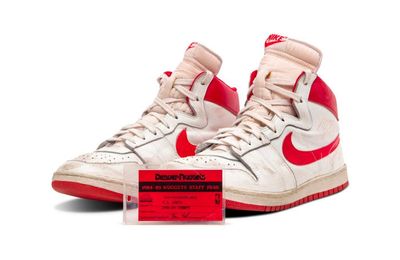 Nike Air Ship của Micheal Jordan có gì đặc biệt mà được đấu giá tới 1,47 triệu USD ?
