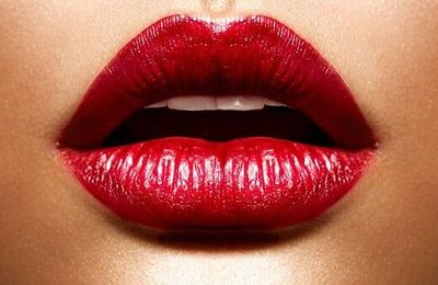 Son đỏ - Bí quyết đơn giản tạo sự quyến rũ cho quý cô mùa lễ hội