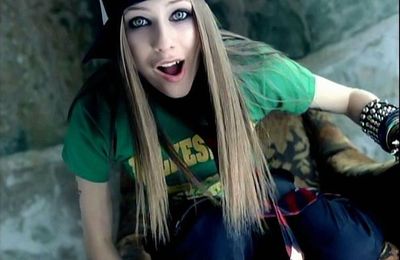Avril Lavigne có kế hoạch đưa bản hit “Sk8er Boi” trở thành một bộ phim