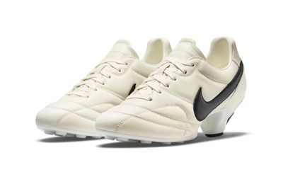 COMME des GARÇONS x Nike giới thiệu thiết kế sneaker Avant-Garde cao gót