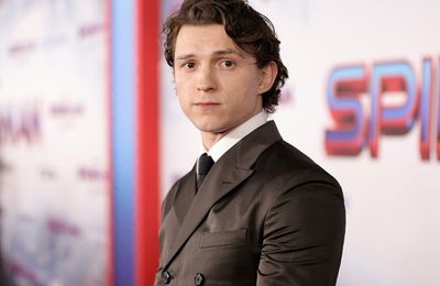 Tom Holland đã sẵn sàng để tạm biệt “Người nhện”