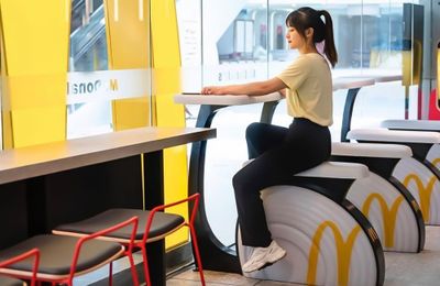 McDonald’s Trung Quốc sử dụng xe đạp thể dục thay thế cho ghế ngồi