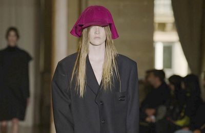 Raf Simons Xuân Hè 2022: Vẻ đẹp "genderfluid" không giới hạn