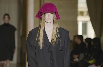 Raf Simons Xuân Hè 2022: Vẻ đẹp "genderfluid" không giới hạn