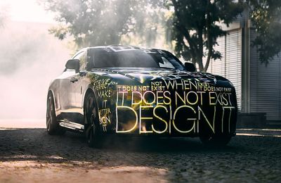 Rolls-Royce Spectre lần đầu lộ diện trên đường