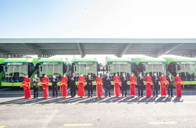 Xe buýt điện VinBus tham gia mạng lưới vận tải công cộng Hà Nội
