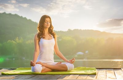 Xây dựng sức khỏe dẻo dai với "10 tư thế yoga dễ dàng" cho người mới bắt đầu