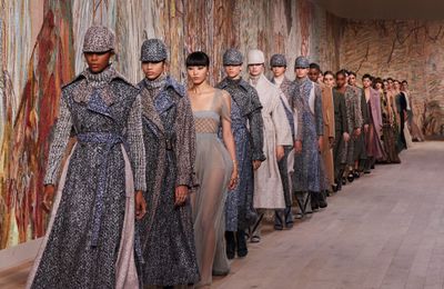 Haute Couture mùa Thu-Đông 2021 đem đến sự “tái sinh” với những đổi thay và bước tiến mới