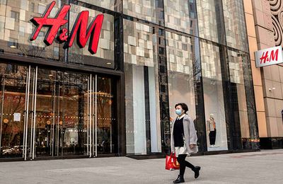 H&M đứng trước làn sóng tẩy chay vì "thay đổi bản đồ online"