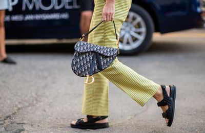 Thắt lưng và sandals - hai phụ kiện không thể thiếu của phái nữ