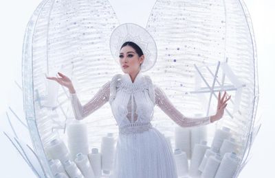 Khánh Vân tỏa sáng cùng "Kén Em" tại Bán kết Miss Universe