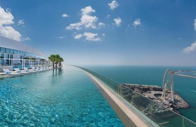 Cận cảnh hồ bơi vô cực cao nhất thế giới - Niềm tự hào của người Dubai