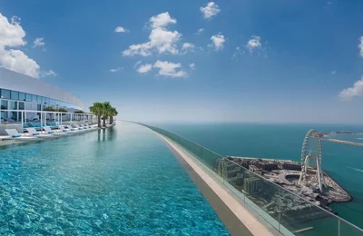 Cận cảnh hồ bơi vô cực cao nhất thế giới - Niềm tự hào của người Dubai