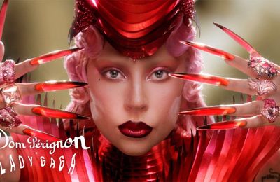 Tạo hình cực chất của Lady Gaga trong video ra mắt rượu Champagne