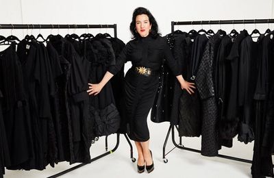BST 3000 chiếc đầm Little Black Dress của chuyên gia make-up người Mỹ