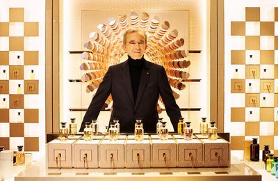 Ông chủ Louis Vuitton vượt Jeff Bezos trở thành người giàu nhất thế giới