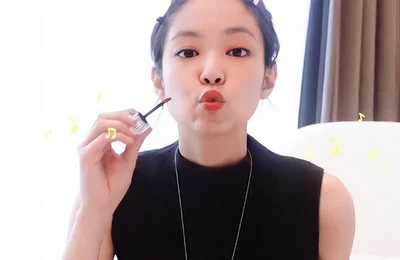 Bắt trend 4 thỏi son cho môi căng mọng từ Blackpink
