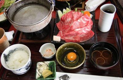 Sukiyaki - Đặc sắc hương vị lẩu truyền thống Nhật Bản