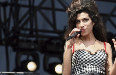 Bán đấu giá trang phục của cố nghệ sỹ Amy Winehouse