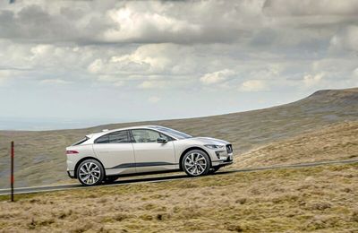 SUV Jaguar I-PACE vượt thử thách Everesting chỉ với 1 lần sạc