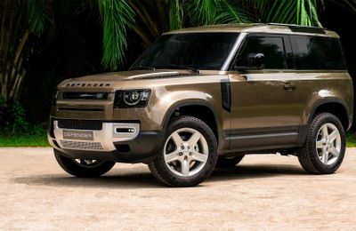 SUV tiền tỷ Land Rover Defender 90 chính thức ra mắt tại Việt Nam với hai phiên bản, giá từ 3,935 tỷ