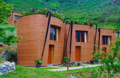 Mới lạ khu nghỉ dưỡng hình quẩy tấu đẹp tựa “trời Tây” ở Hà Giang