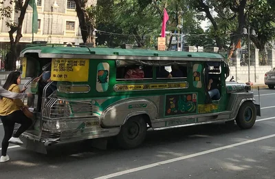 Thú vị những chiếc xe Jeepney đầy sắc màu ở Philippines