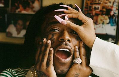 Rapper Mỹ tháo viên kim cương 24 triệu USD đắt đỏ khỏi trán