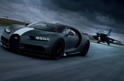 Siêu xe Bugatti Chiron - Les Légendes du Ciel - đọ sức với phản lực cơ Dassault Rafael Marine Fighter Jet