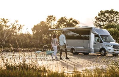 Airstream x Mercedes-Benz 2021 Atlas Touring Coach sở hữu nội thất xa hoa như khách sạn 5 sao
