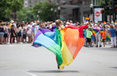 Nhiều thương hiệu lớn đồng loạt ra mắt các BST ủng hộ Pride Month - P1