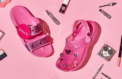 Crocs x Benefit Cosmetics “cháy hàng” trong ngày ra mắt