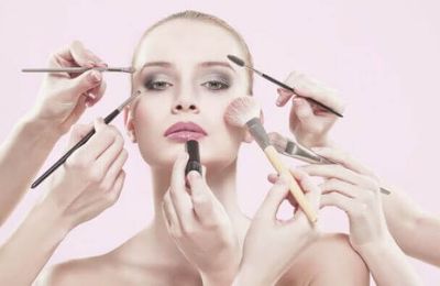 Làm thế nào để bảo vệ làn da không bị mụn do trang điểm?