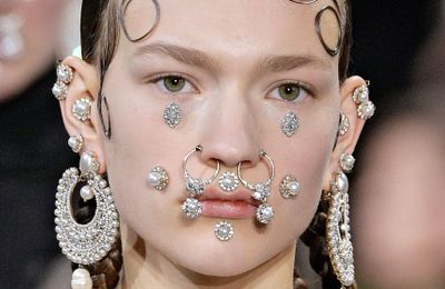 Các vị trí xỏ khuyên trên cơ thể và những điều cần lưu ý