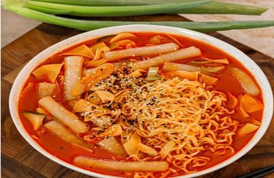Tokbokki “kiểu Việt Nam” tiếp tục gây sơn sốt tại xứ sở kim chi