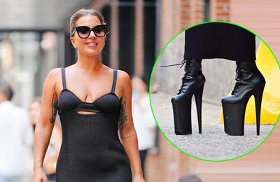 Lady Gaga xuống phố với giày cao gần 30cm