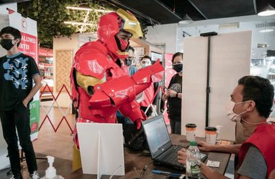 Cosplay thành siêu anh hùng, thủy thủ mặt trăng... đi tiêm vaccine