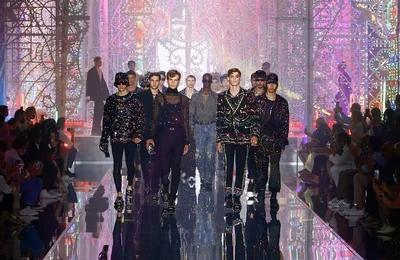 BST Dolce & Gabbana Xuân Hè 2022 - Đêm hội của sắc màu và ánh sáng