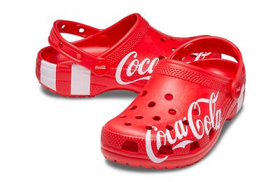 Coca Cola “bắt tay” cùng Crocs cho phiên bản giày giới hạn