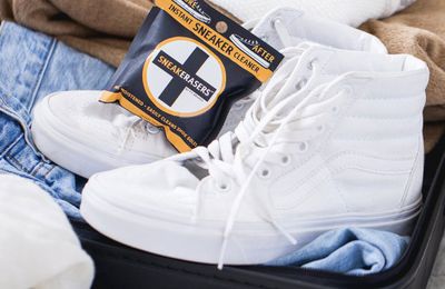 Làm sạch sneaker tức thì với mút gôm SneakERASERS